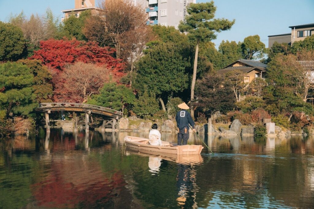 渉成園 印月池のための船 Japanese Garden Boat (c)植彌加藤造園