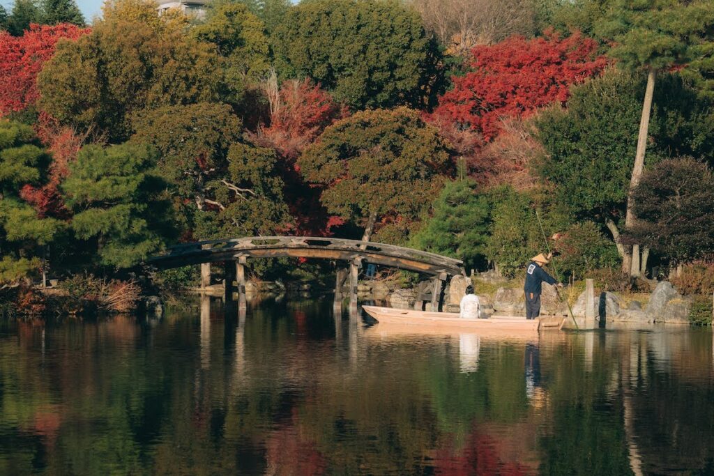 渉成園 印月池のための船 Japanese Garden Boat (c)植彌加藤造園